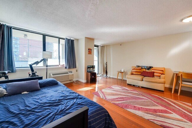 Building Photo - 551 Observer Hwy