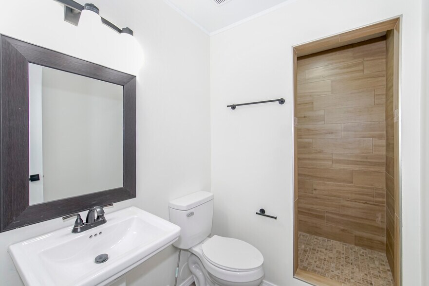 Building Photo - 6529 Jim de Groat Dr