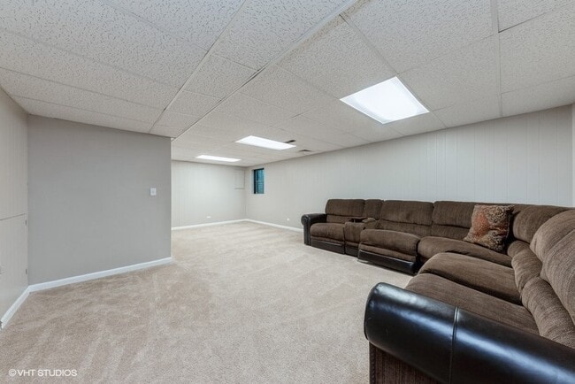 Building Photo - 1030 Emerald Dr
