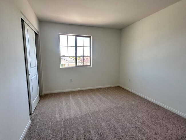 Building Photo - New Home