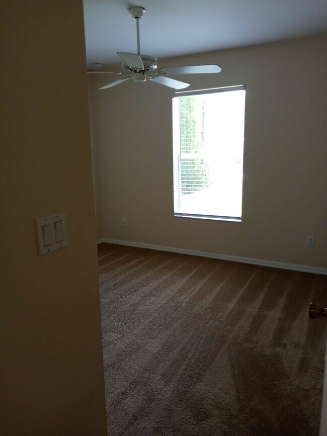 Building Photo - Cute and Quiet Country Living