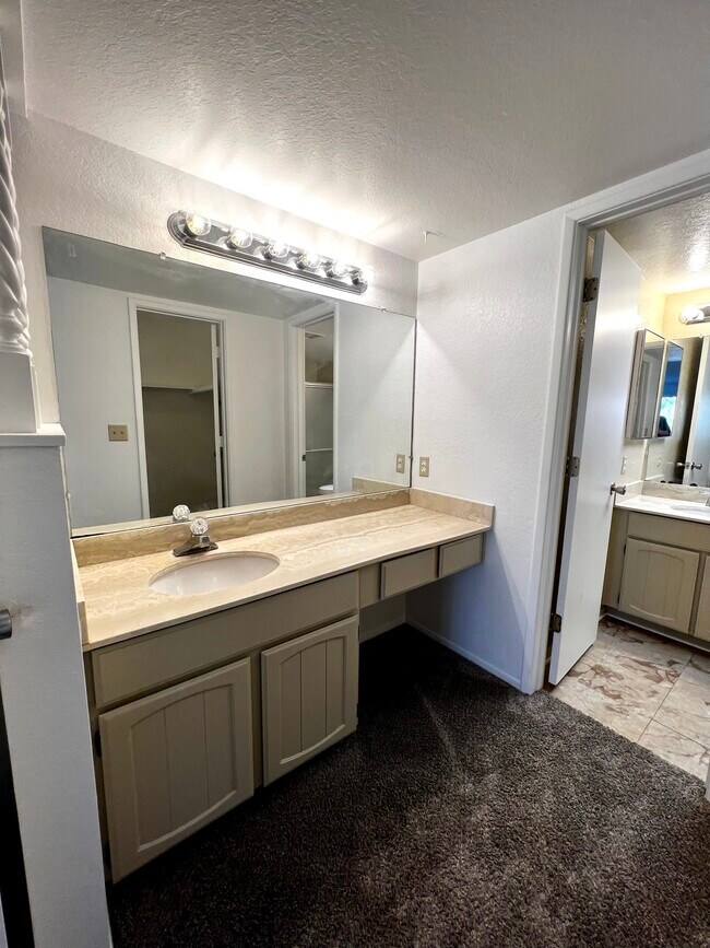 Building Photo - 2024 S Birdie Cir