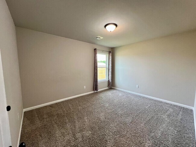 Building Photo - 1121 SW 140th St