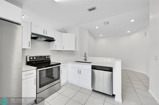Building Photo - 5642 NW 118th Dr