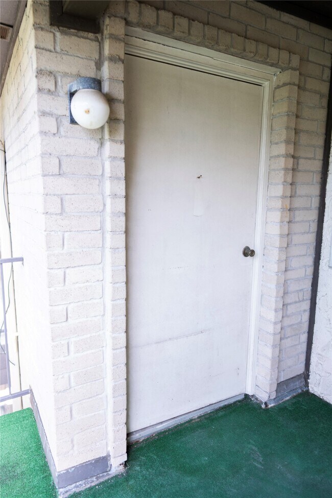 Building Photo - 2021 Spenwick Dr