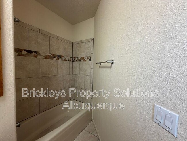 Building Photo - 1612 3rd St SW