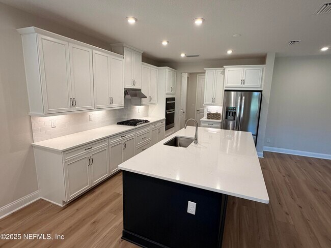 Building Photo - 381 Pelton Pl