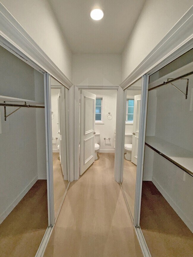 Building Photo - 922 Croft Ave