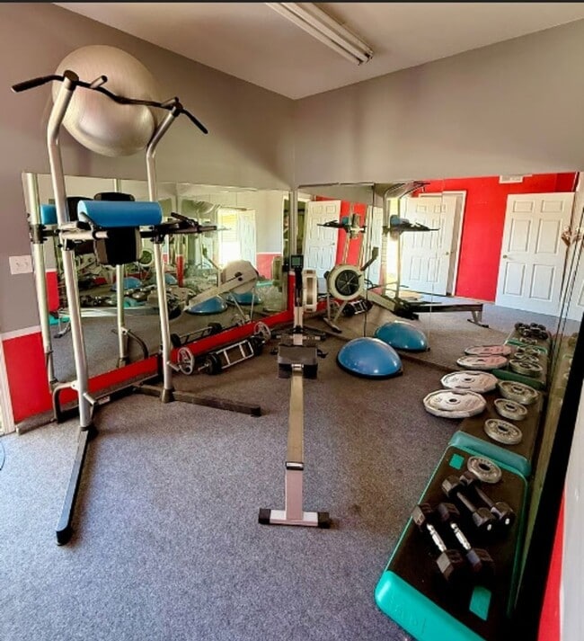 Building Photo - Fully Furnished and Supplied House in Lowe...