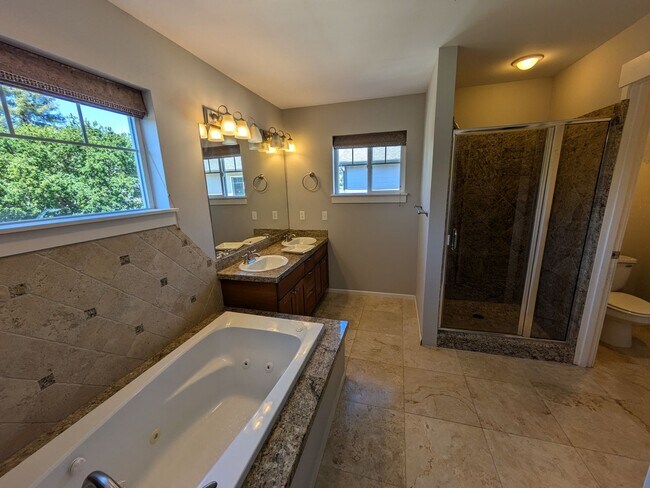 Building Photo - 404 Wallace St