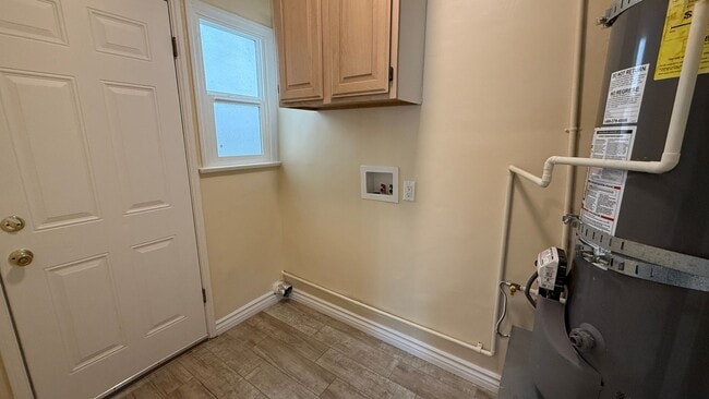Building Photo - 304 E Valencia Ave