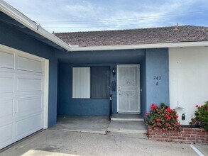 Building Photo - Lovely 2 bed, 2 bath Duplex Home in Orange