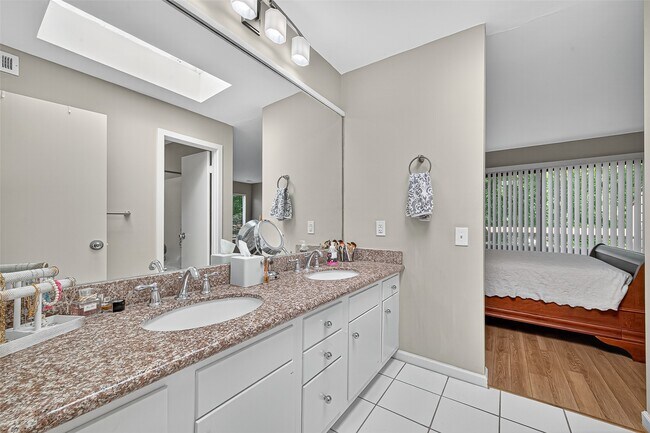 Building Photo - 1320 Chardonnay Dr