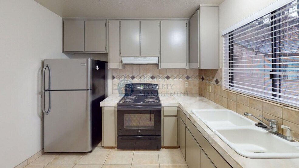 Building Photo - 2905 Niagra St