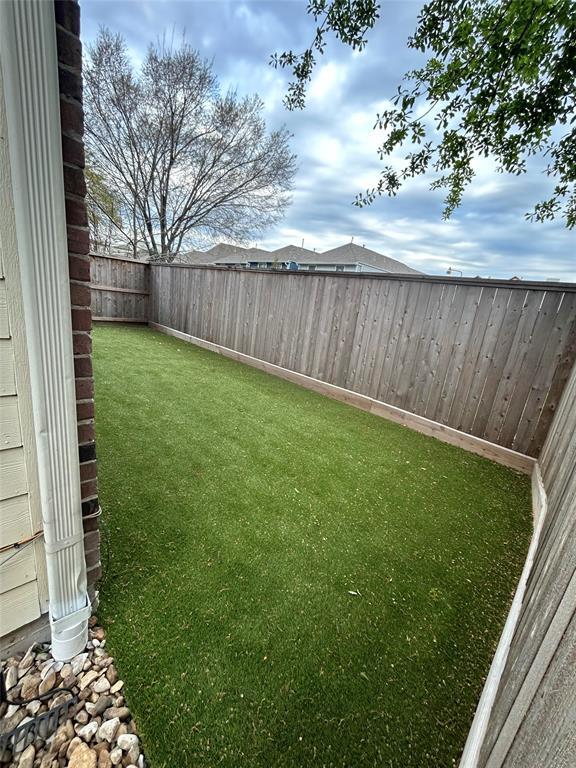 Building Photo - 909 W 21st St