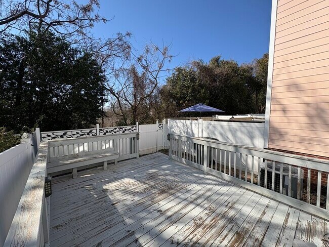 Building Photo - 1921 Wayne St