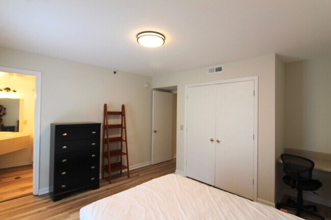 Building Photo - 1366H Hunters Rd