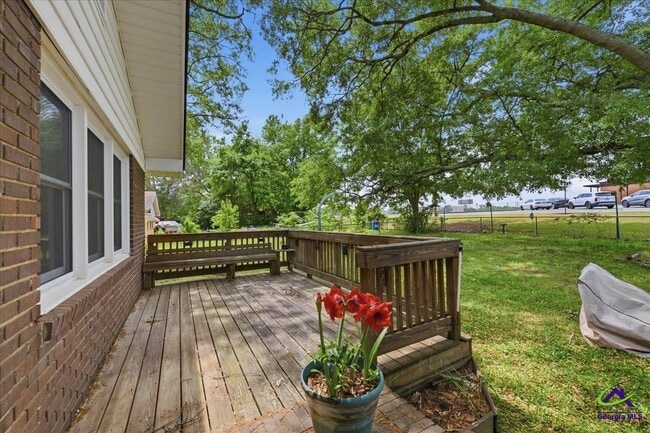 Building Photo - 202 Self St