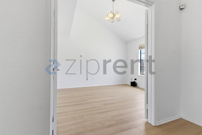 Building Photo - Unit