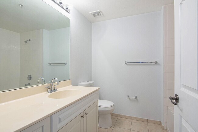 Building Photo - 3022 Alcazar Pl