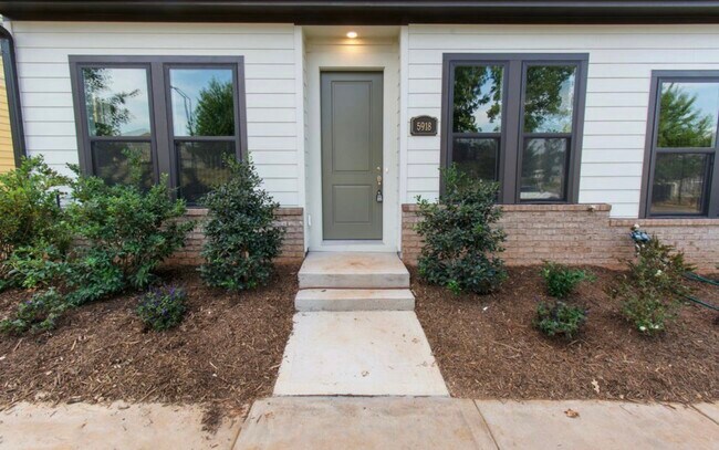 Building Photo - 5918 Ardrey Kell Rd