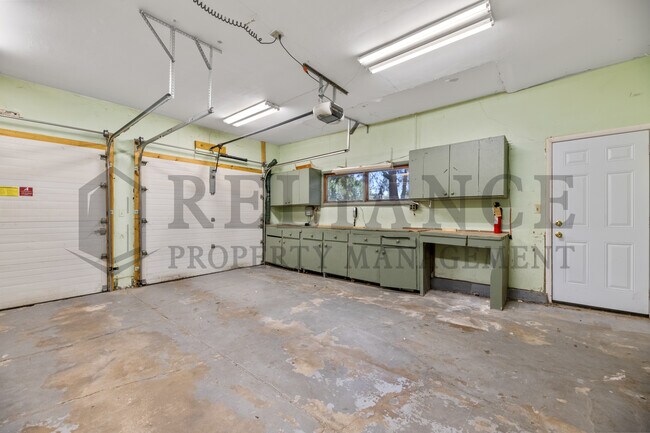 Building Photo - 614 N Brownthrush Ln