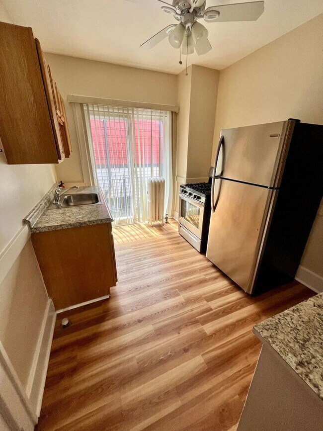 Building Photo - 1451 Hertel Ave