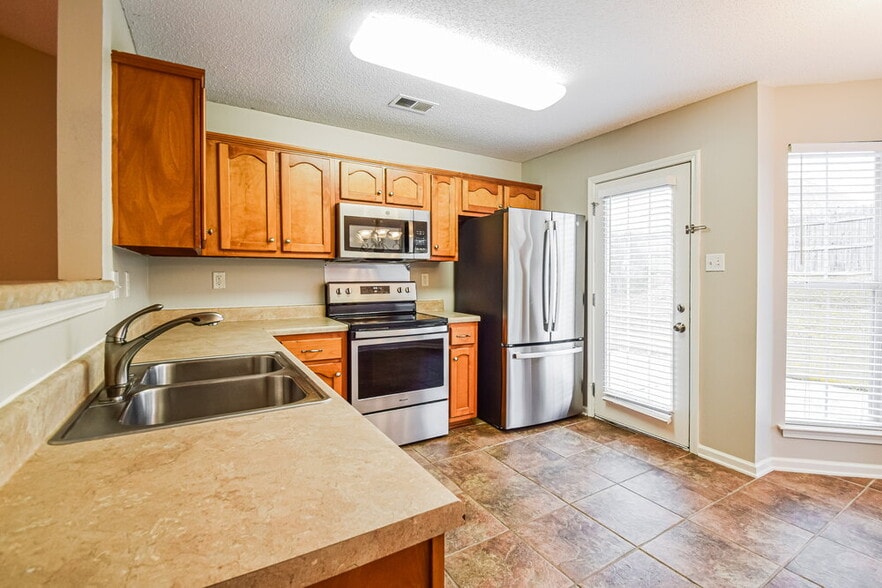 Building Photo - 5764 Deer Ridge Dr