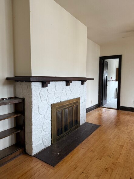 Building Photo - 612 Howard Plz