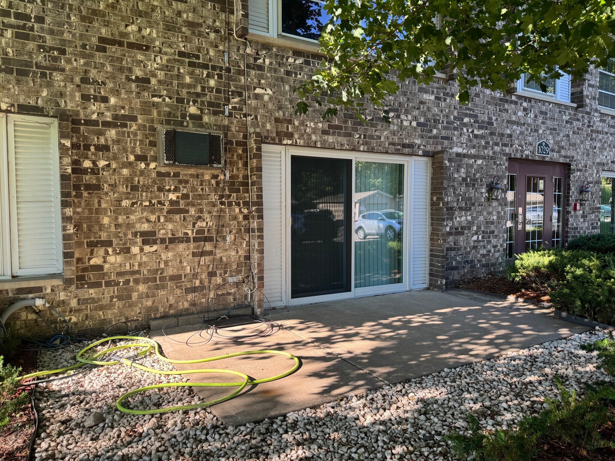 Building Photo - 1029 Smetana Rd