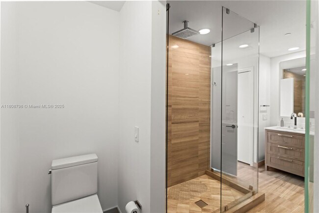 Building Photo - 350 Ocean Dr