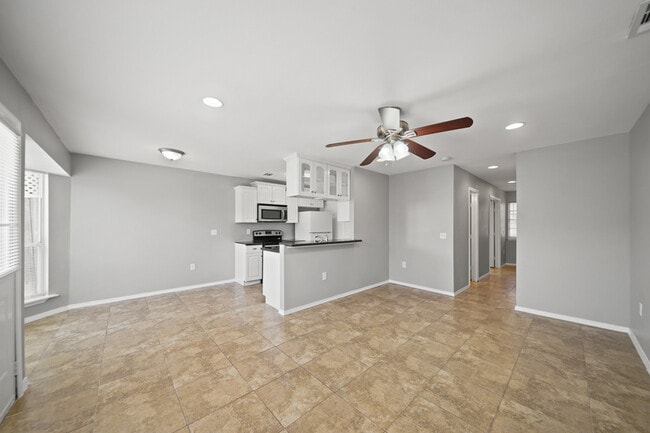 Building Photo - 13447 Castilian Dr