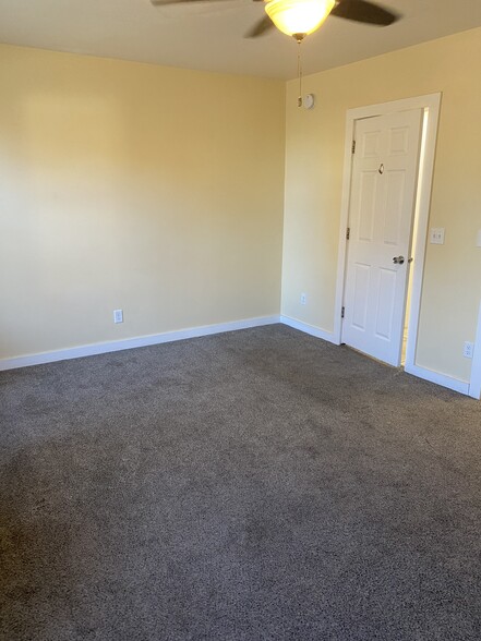 Building Photo - 1605 E 4th St