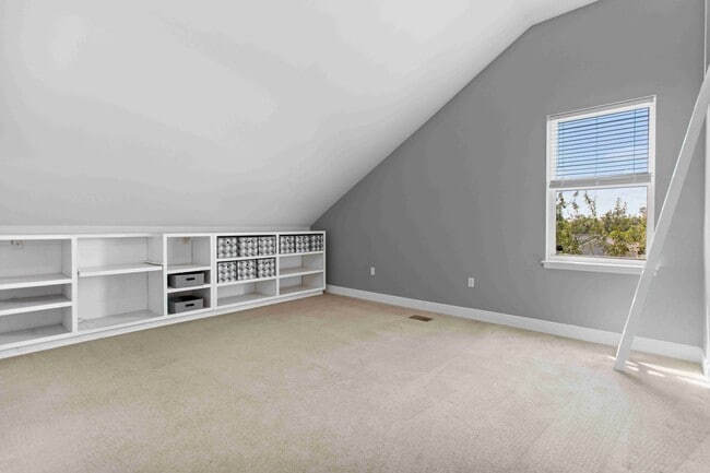 Building Photo - 7211 Bay Crest Rd