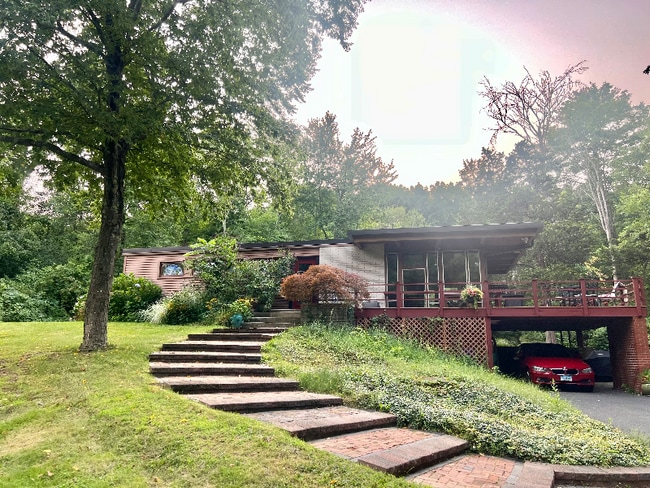 Building Photo - 27 Rundelane