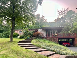 Building Photo - 27 Rundelane