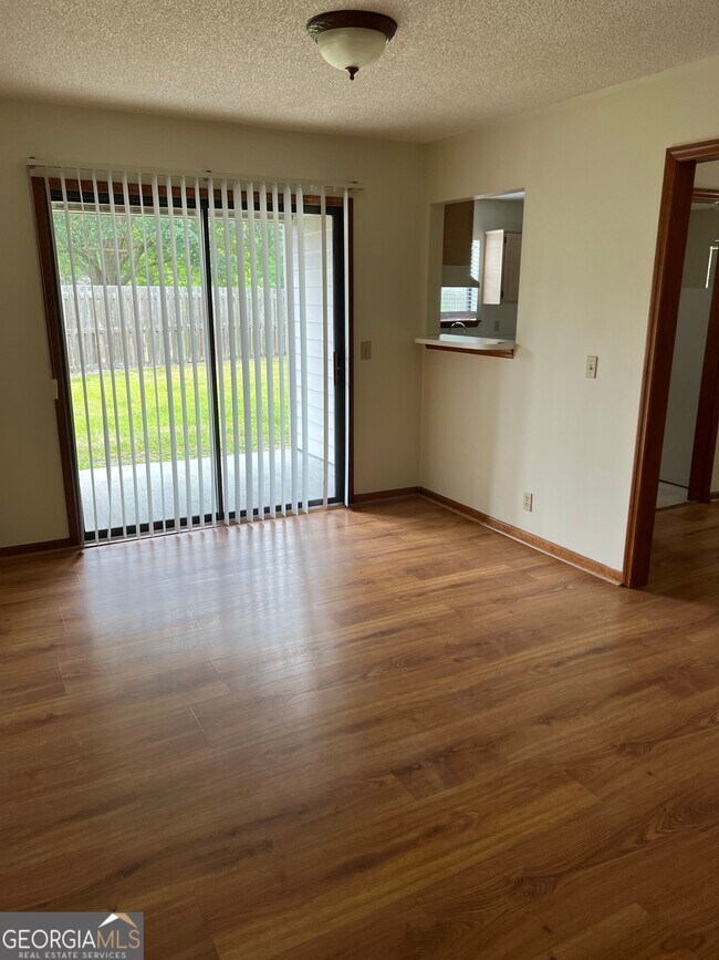 Building Photo - 511 Moeckel Ln