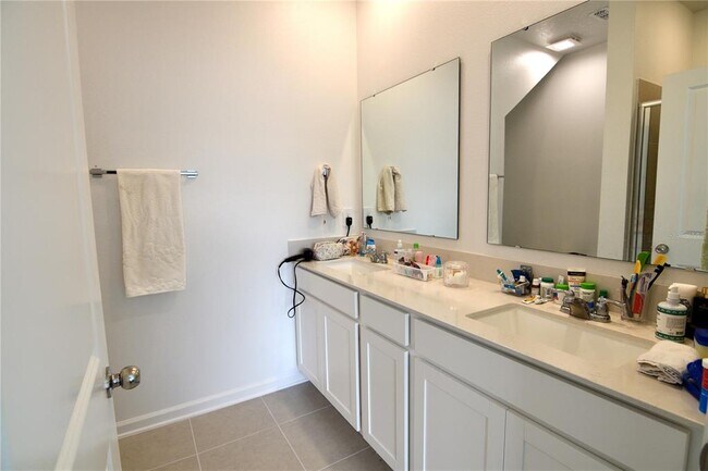 Building Photo - 2852 Haze Rd