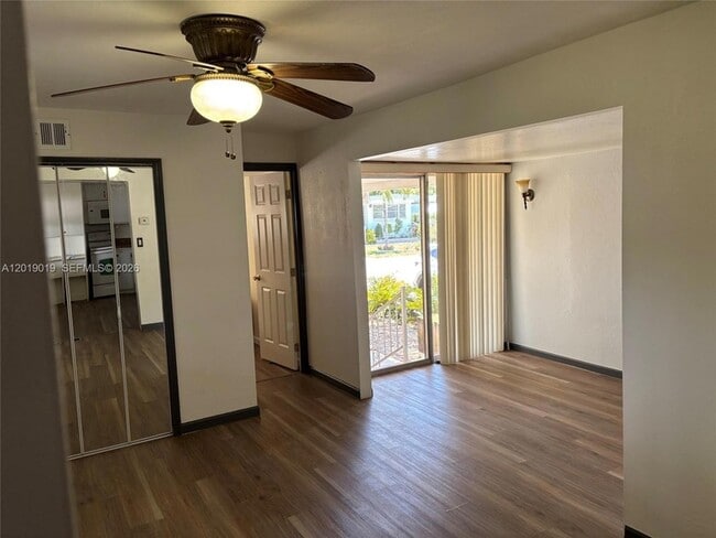 Building Photo - 2939 W Marina Dr