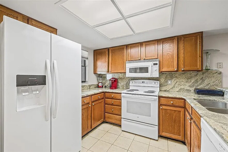 Building Photo - 222 Woodlake Wynde