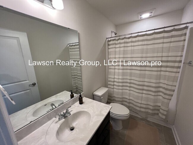 Building Photo - Upscale and Spacious Daleville Townhome