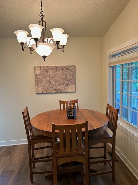 Building Photo - 3566 Blue Jay Way