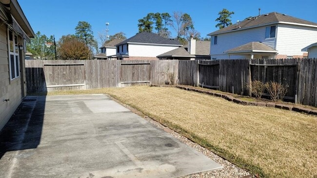 Building Photo - 23614 Maple View Dr