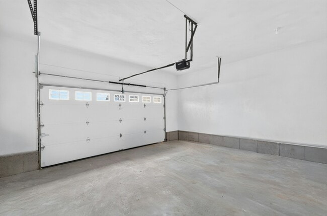 Building Photo - 5 Devon Pl