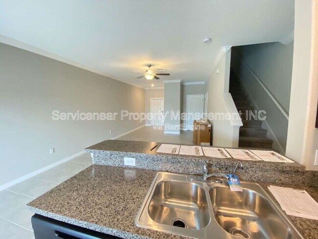 Building Photo - 11852 Dumaine Valley Rd