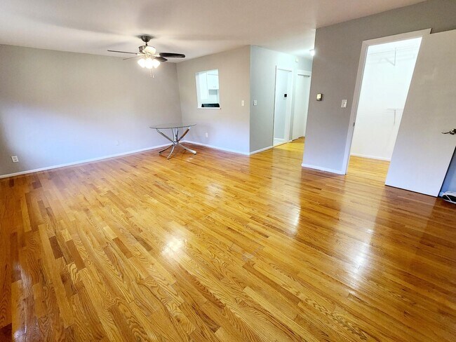 Building Photo - 5 Brevoort Dr