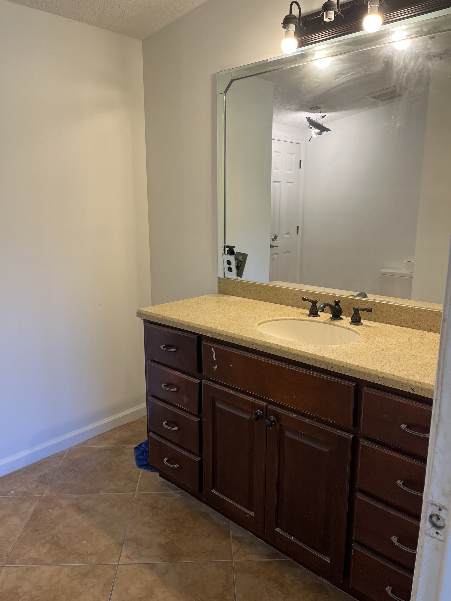 Building Photo - 2894 River Lake Dr