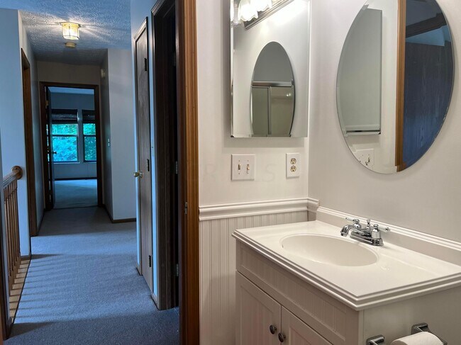 Building Photo - 758 N Starr Dr