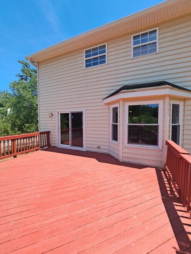 Building Photo - Amazing 4 Bedroom, 4 Bath SFH Corner Lot, ...