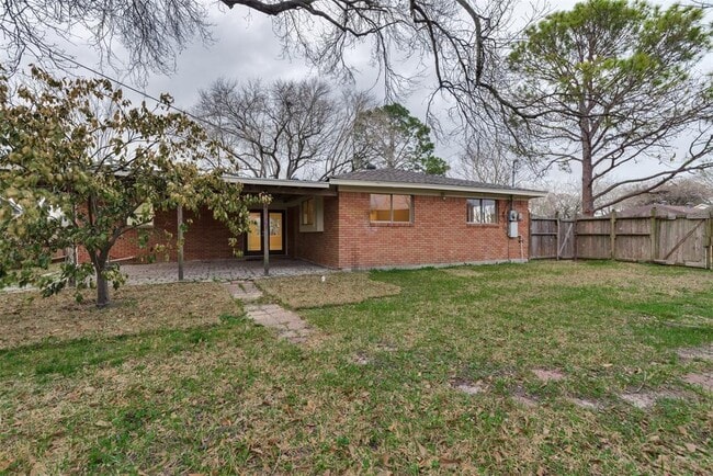 Building Photo - 2626 Hillshire Dr